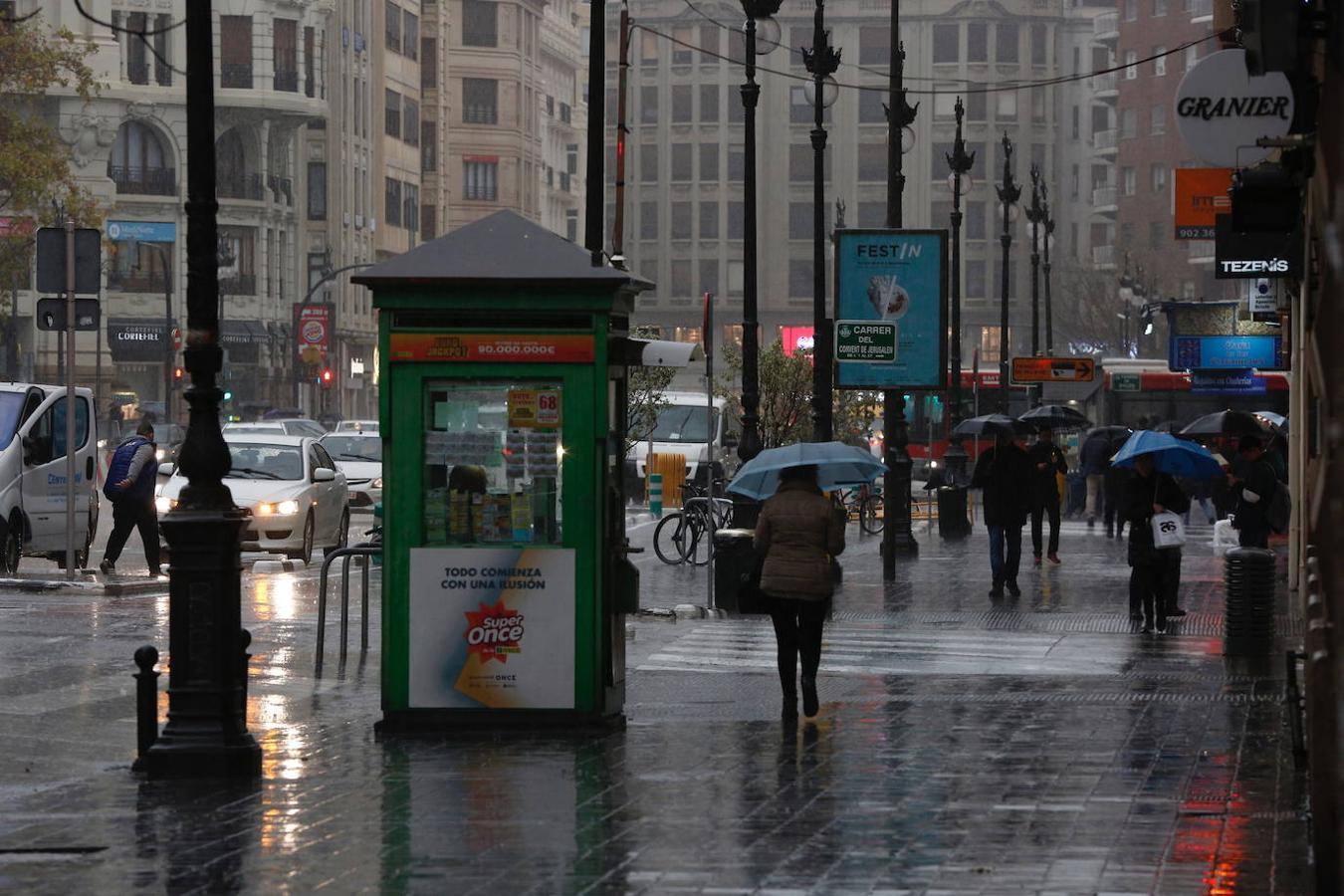 El temporal amaina tras dejar a su paso todo el litoral destrozado y lluvias de 800 litros, granizadas cerca del mar, desbordamiento de ríos, olas de hasta ocho metros, nevadas copiosas de casi 90 centímetros de espesor, rescates, pueblos aislados...