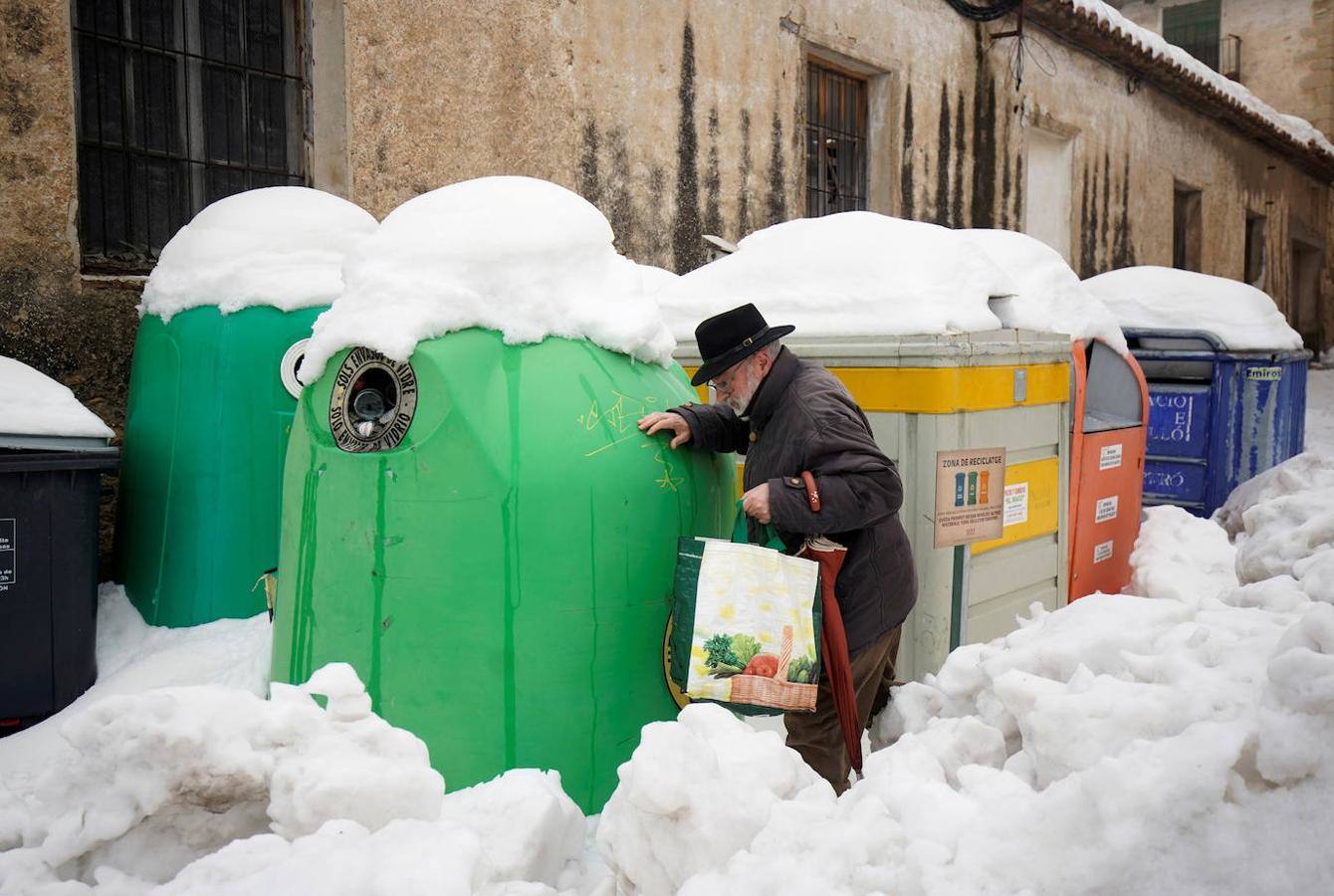 El temporal amaina tras dejar a su paso todo el litoral destrozado y lluvias de 800 litros, granizadas cerca del mar, desbordamiento de ríos, olas de hasta ocho metros, nevadas copiosas de casi 90 centímetros de espesor, rescates, pueblos aislados...