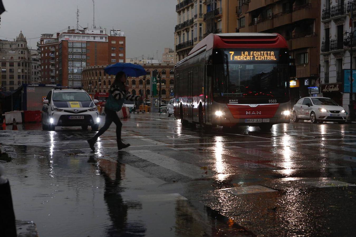 El temporal amaina tras dejar a su paso todo el litoral destrozado y lluvias de 800 litros, granizadas cerca del mar, desbordamiento de ríos, olas de hasta ocho metros, nevadas copiosas de casi 90 centímetros de espesor, rescates, pueblos aislados...