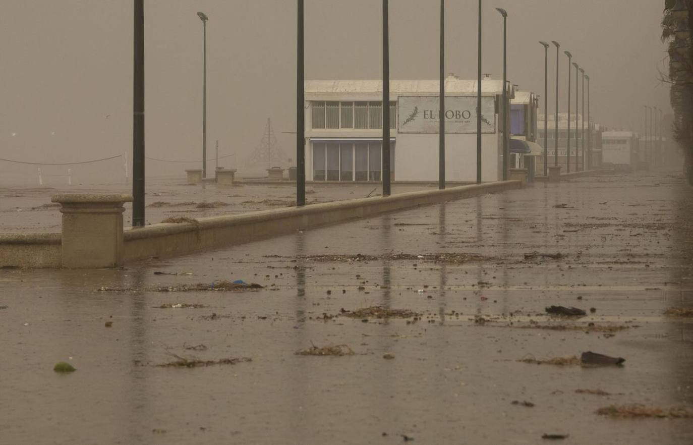 El temporal amaina tras dejar a su paso todo el litoral destrozado y lluvias de 800 litros, granizadas cerca del mar, desbordamiento de ríos, olas de hasta ocho metros, nevadas copiosas de casi 90 centímetros de espesor, rescates, pueblos aislados...