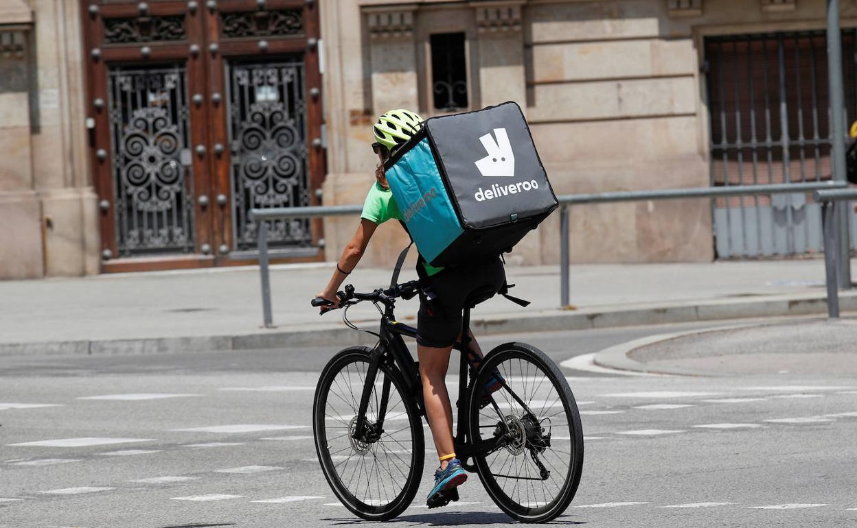 Un repartidor de Deliveroo. 