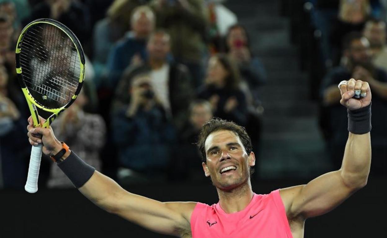 Rafa Nadal celebra su victoria ante Federico Delbonis en el Open de Australia. 