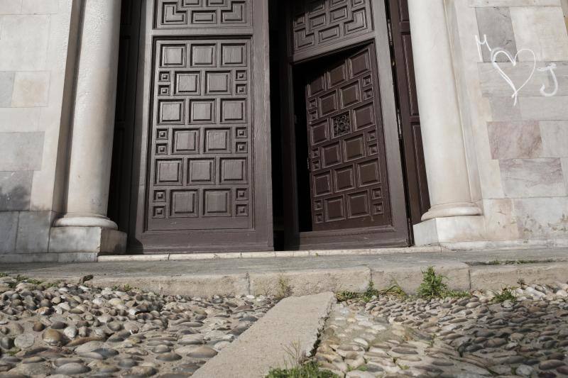 La concejala de Bienestar Social y Derechos, Natalia González, y la concejala de Participación Ciudadana, Mercados y Consumo, Salomé Díaz Toral, visitaron la Casa Paquet junto a COCEMFE y representantes de los grupos políticos municipales. 
