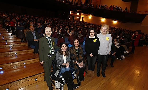 Aída Oceransky, Yolanda Vidal, Paula García, Sarah Álvarez y Viorica Musátoin, en el Auditorio Príncipe Felipe. 
