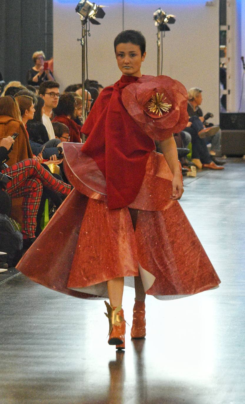 Los diseños de la asturiana desfilaron este lunes por la pasarela de la Mercedes-Benz Fashion Week. El trabajo se enmarca en la iniciativa Forests for Fashion que PEFC desarrolla en colaboración con Naciones Unidas. 