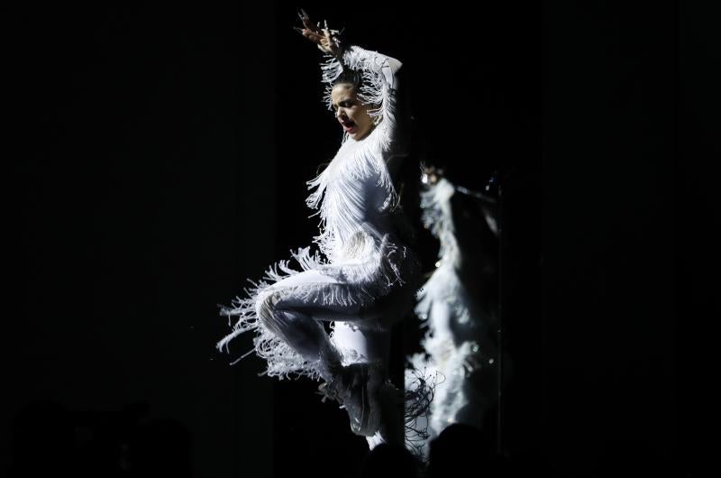 Rosalía ha hecho historia en los Grammy al conseguir el premio al mejor disco latino de rock, urbano o alternativo para 'El mal querer'. La catalana, además, debutó en la gala con una gran actuación en directo.