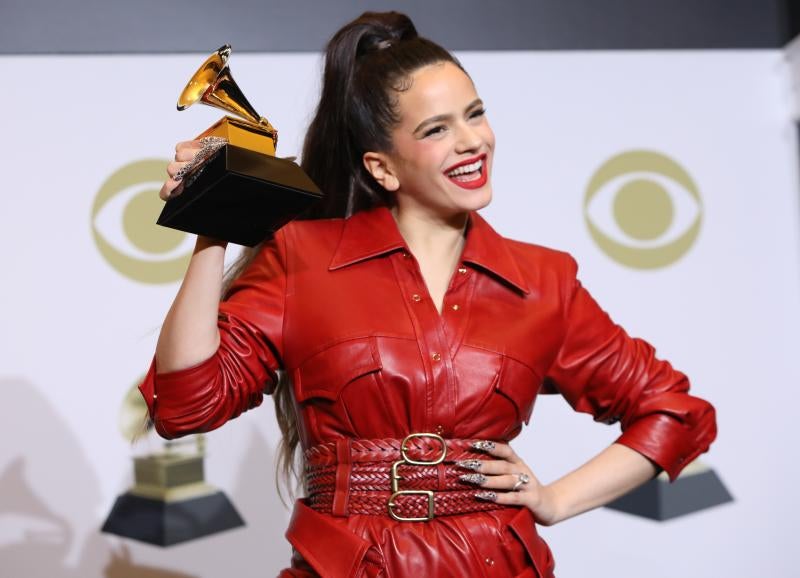 Rosalía ha hecho historia en los Grammy al conseguir el premio al mejor disco latino de rock, urbano o alternativo para 'El mal querer'. La catalana, además, debutó en la gala con una gran actuación en directo.