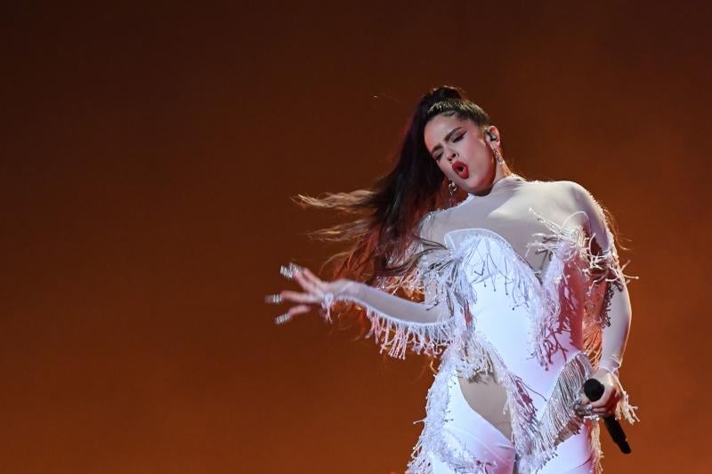 Rosalía ha hecho historia en los Grammy al conseguir el premio al mejor disco latino de rock, urbano o alternativo para 'El mal querer'. La catalana, además, debutó en la gala con una gran actuación en directo.