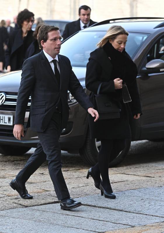 La Familia Real, acompañada de amigos y políticos, acudió al funeral de la infanta Pilar de Borbón, que falleció el pasado 8 de enero a los 83 años. 