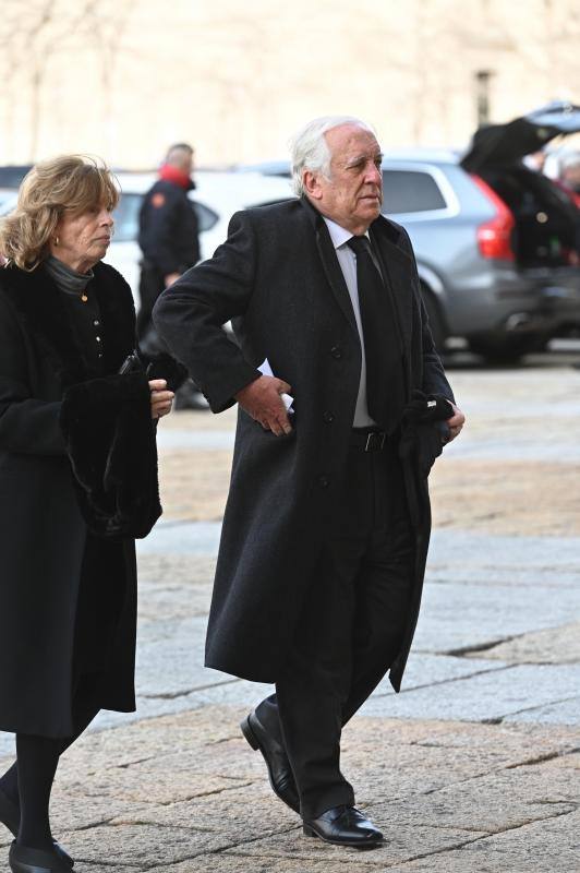 La Familia Real, acompañada de amigos y políticos, acudió al funeral de la infanta Pilar de Borbón, que falleció el pasado 8 de enero a los 83 años. 