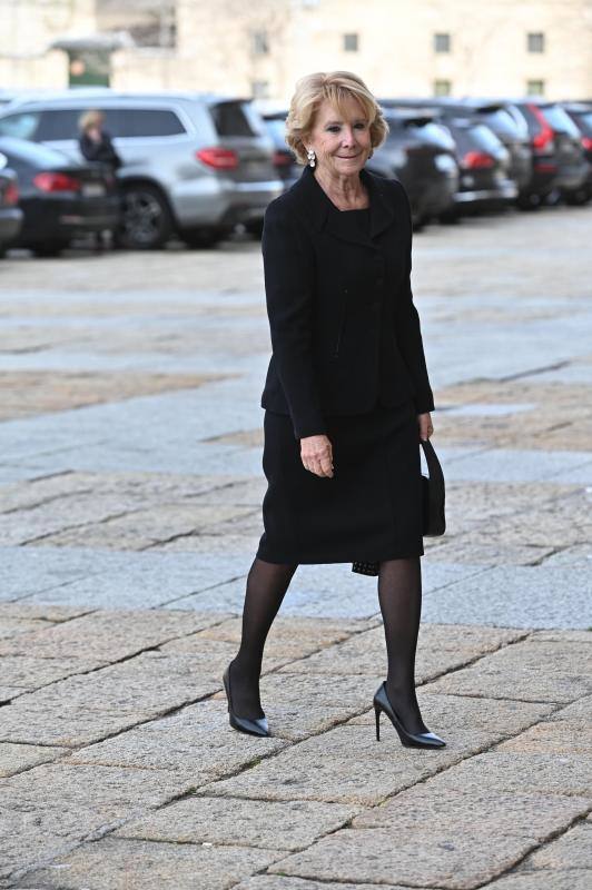 La Familia Real, acompañada de amigos y políticos, acudió al funeral de la infanta Pilar de Borbón, que falleció el pasado 8 de enero a los 83 años. 