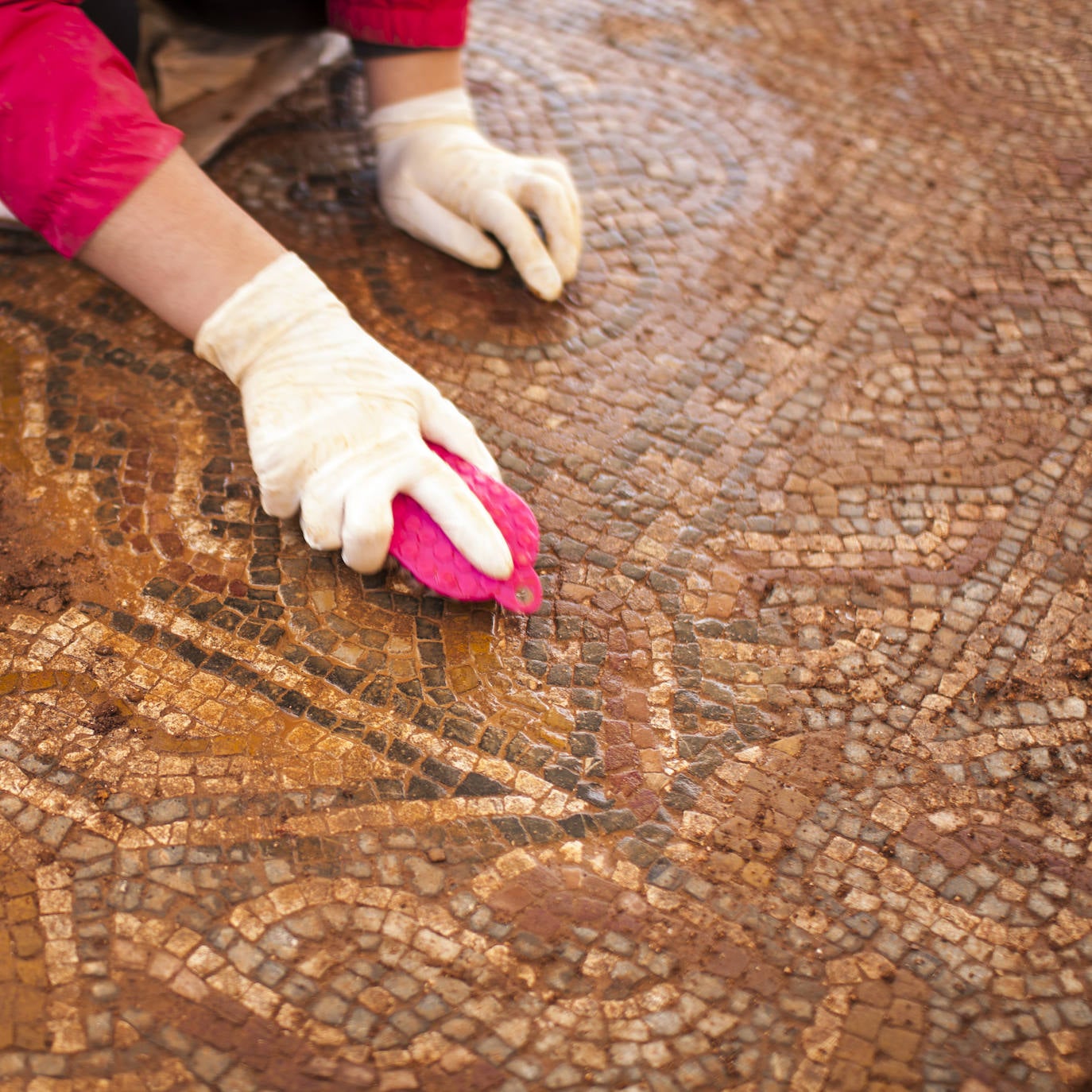 El informe arqueológico de la villa de La Estaca confirma que cuenta con el mayor y más rico repertorio decorativo de todas las casas romanas documentadas en la región