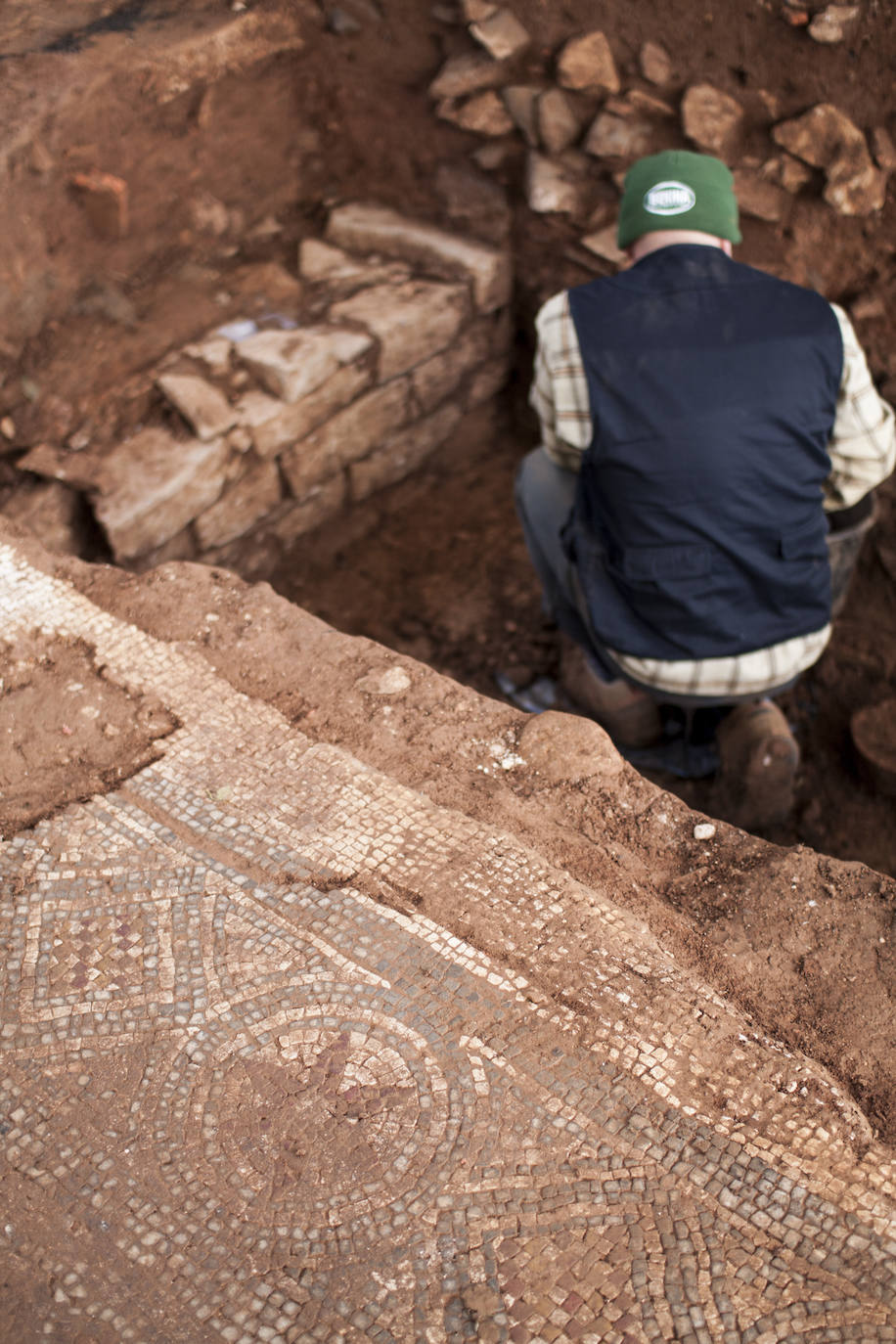 El informe arqueológico de la villa de La Estaca confirma que cuenta con el mayor y más rico repertorio decorativo de todas las casas romanas documentadas en la región