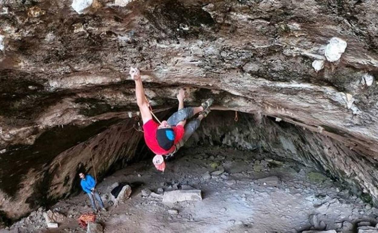 Iker Pou, 20 años en la novena dimensión de la escalada