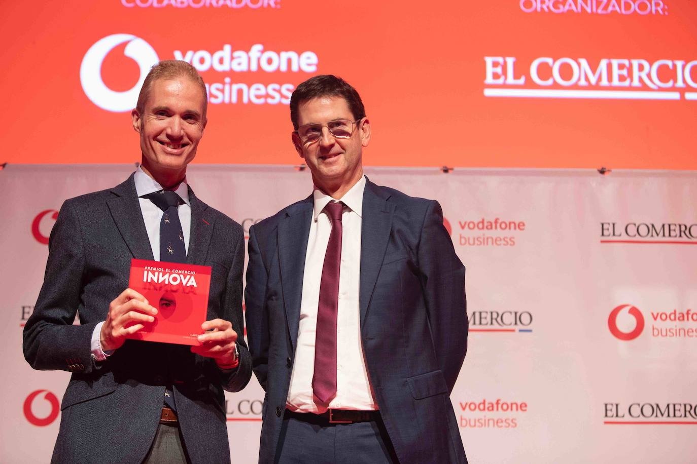 EL COMERCIO galardona, en colaboración con Vodafone, a CAPSA, el Grupo Baldajos, Alimerka y el Ayuntamiento de Siero por su gestión del cambio