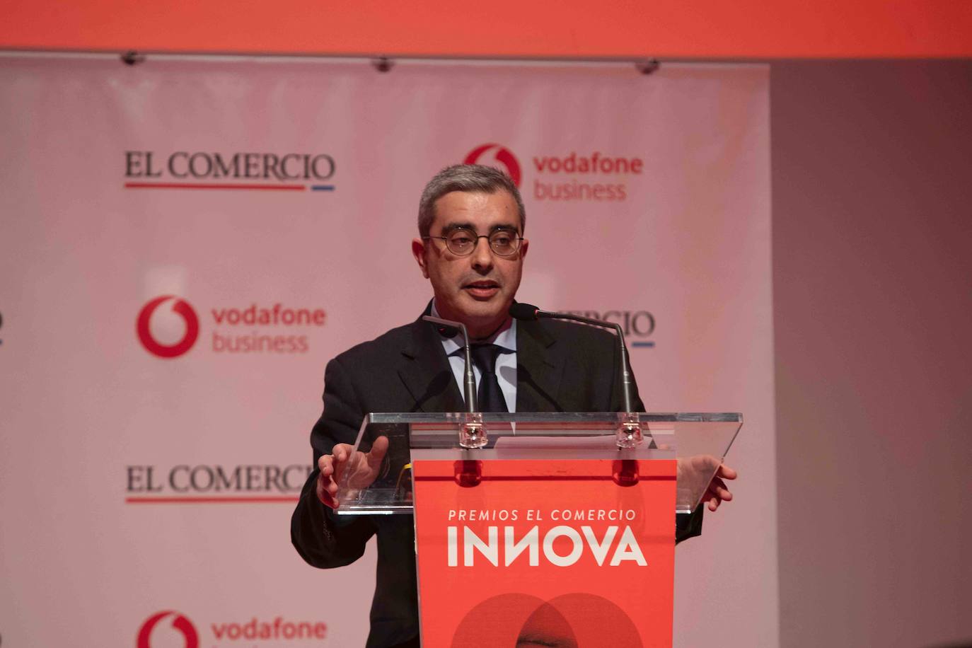 EL COMERCIO galardona, en colaboración con Vodafone, a CAPSA, el Grupo Baldajos, Alimerka y el Ayuntamiento de Siero por su gestión del cambio