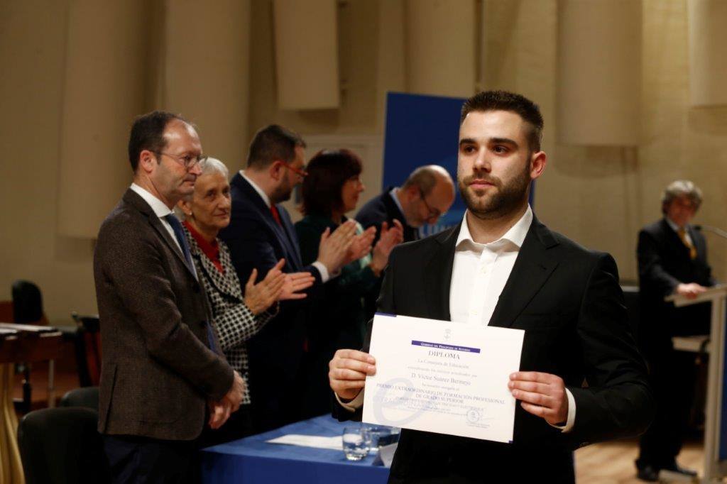 Casi medio centenae de estudiantes de Secundaria y Formación Profesional de Asturias recogieron este jueves los Premios al Alumnado que otorga el Principado. 