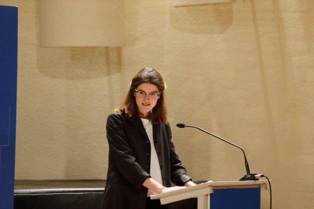 Casi medio centenae de estudiantes de Secundaria y Formación Profesional de Asturias recogieron este jueves los Premios al Alumnado que otorga el Principado. 