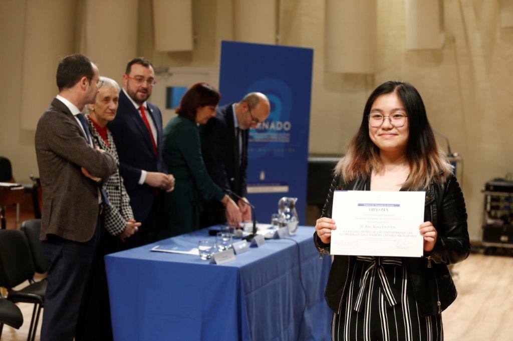 Casi medio centenae de estudiantes de Secundaria y Formación Profesional de Asturias recogieron este jueves los Premios al Alumnado que otorga el Principado. 