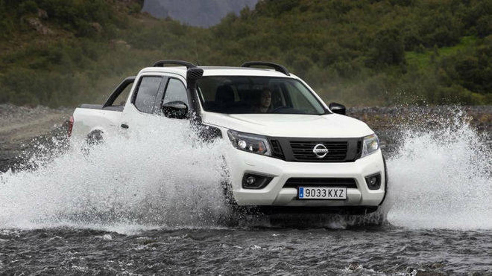 Nissan Navara Off-Roader AT 32: Nissan pondrá a la venta a finales del próximo mes de febrero una versión renovada del Navara que lleva la denominación Off-Roader AT 32. Incorporá nuevos neumáticos Nokian de 31,6', que mejoran el consumo de combustible y los niveles de emisiones, además de optimizar la conducción en carretera sin renunciar a sus capacidades off-road.