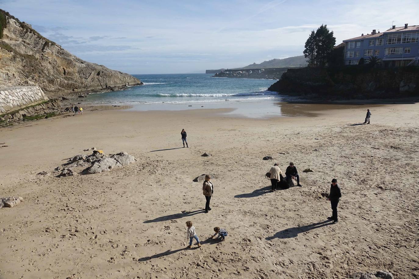 Un anticiclón sobre el norte de África es el responsable de este 'veranillo' que durará hasta el martes, según confirma la Aemet