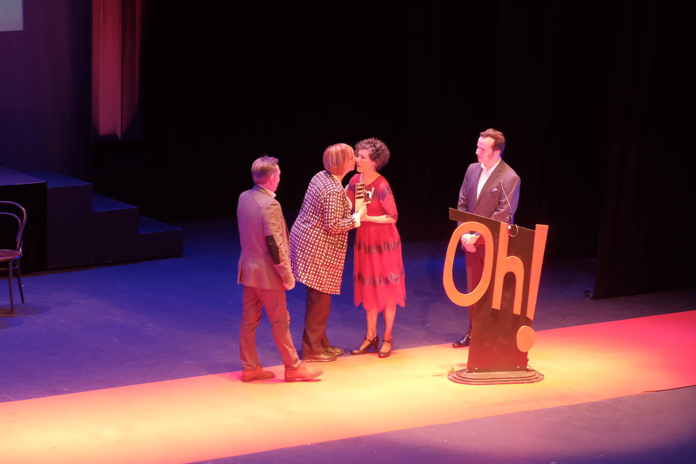 Laura Piquero recogió emocionada el premio a la mejor actriz en una gala que rindió homenaje póstumo a su padre, Alberto, y a Silvino Torre 'Bojiganga' se hace con cuatro galardones, 'Corín' con dos y 'Celeste' gana al mejor infantil