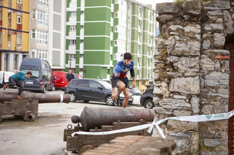 El entorno de Cimadevilla y el Puerto deportivo de Gijón acogieron este sábado la celebración de la Urban Race Gijón.