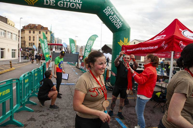 El entorno de Cimadevilla y el Puerto deportivo de Gijón acogieron este sábado la celebración de la Urban Race Gijón.