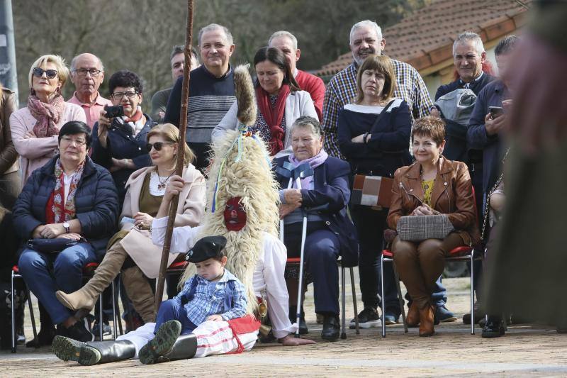 Esta fiesta fue una ocasión especial para reivindicar la asturiania y denunciar la situación de la región a través del humor 