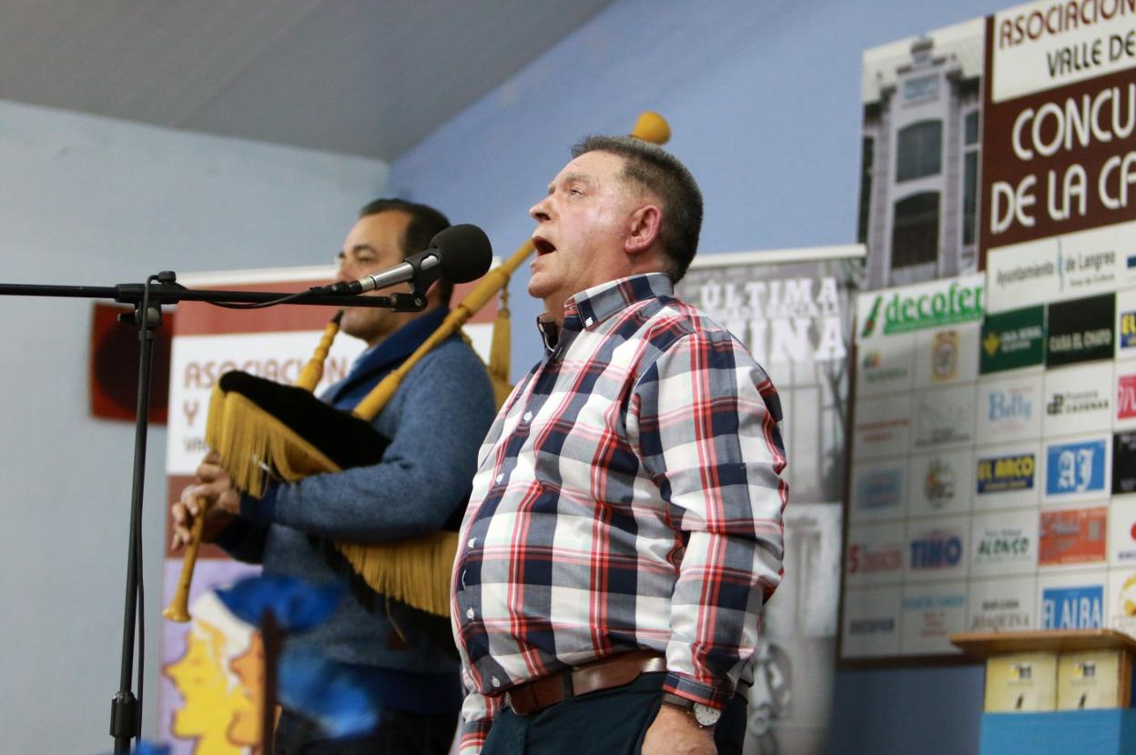 'Chicote', junto al gaitero Valentín Fuente. 