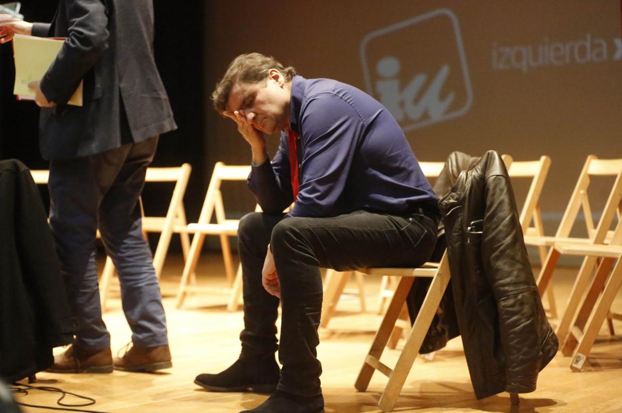El coordinador general de Izquierda Unida en Asturias, Alejandro Suárez, ayer tras finalizar la Asamblea. 