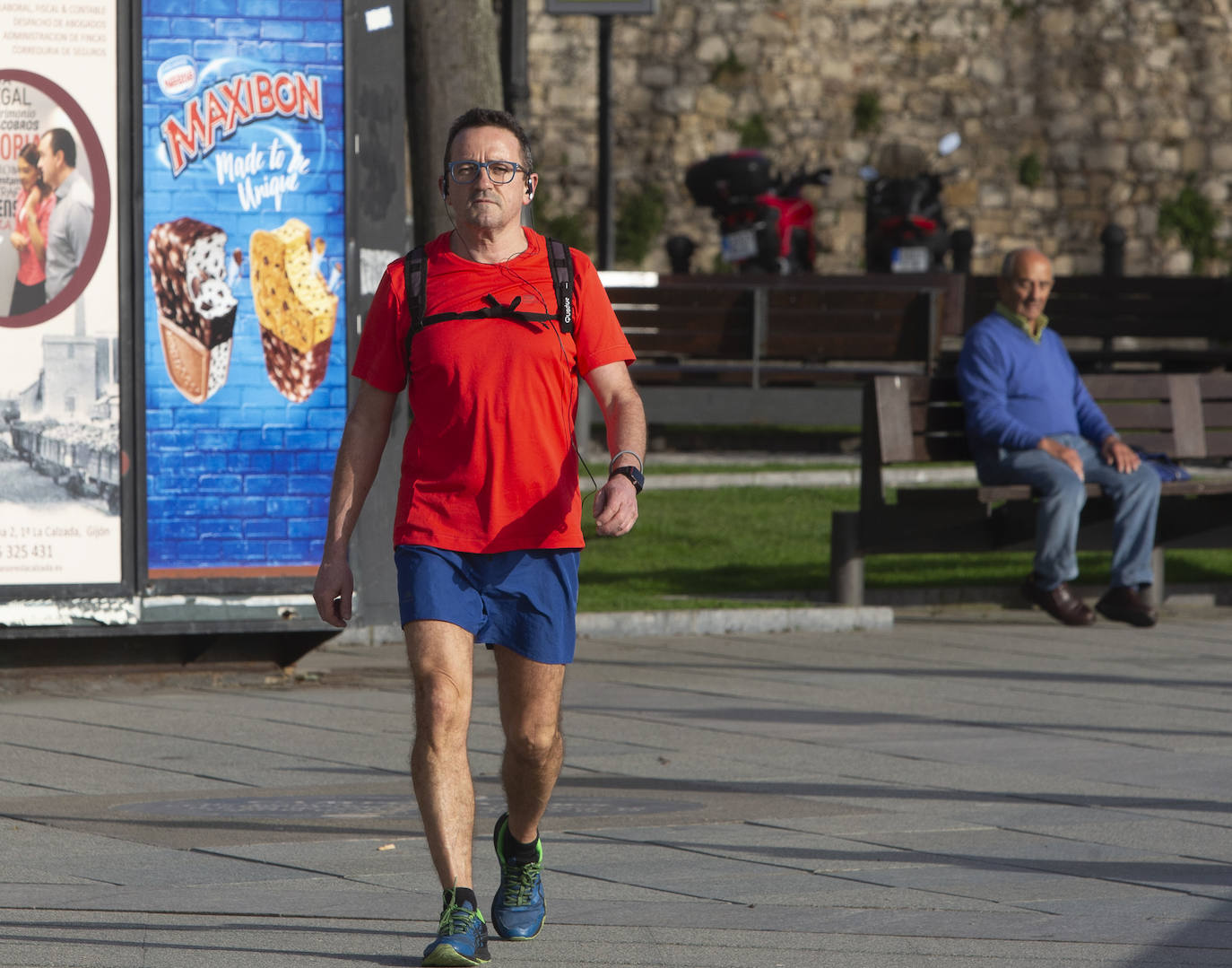 Los asturianos han disfrutado de unos días con temperaturas poco habituales en esta época del año, aunque los termómetros comenzarán a descender a partir del martes. 