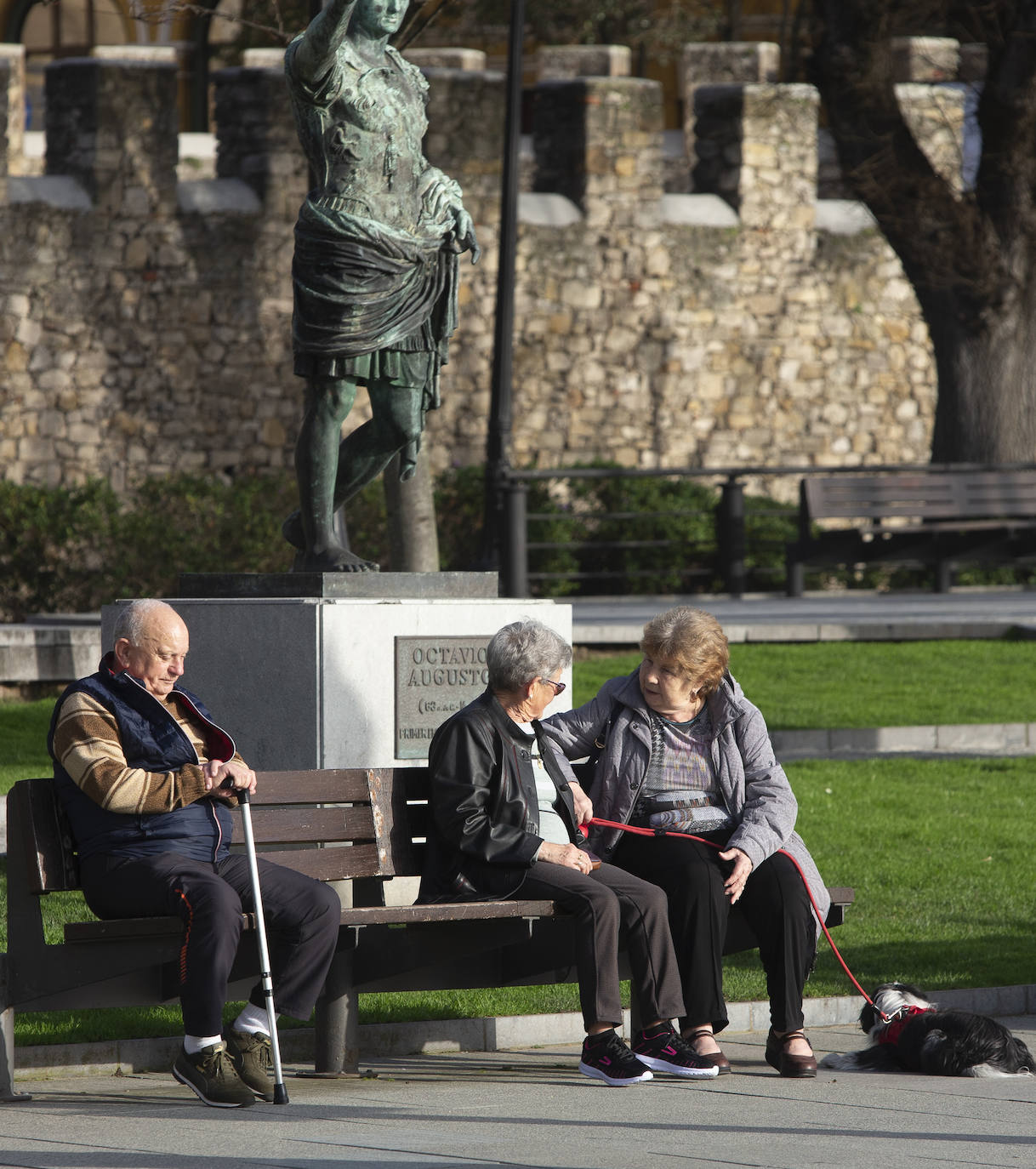 Los asturianos han disfrutado de unos días con temperaturas poco habituales en esta época del año, aunque los termómetros comenzarán a descender a partir del martes. 