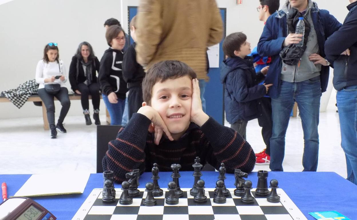 Mateo Menéndez, campeón de Asturias sub 8. 