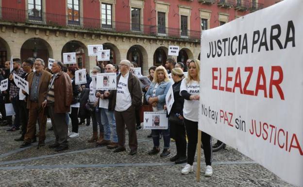 La protesta en la plaza Mayor de Gijón pidiendo justicia para Eleazar.