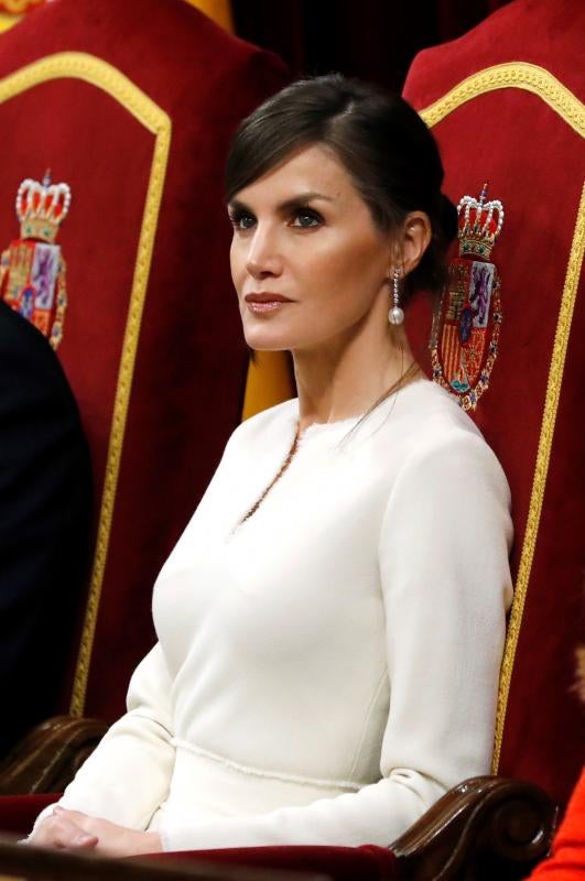 El rey Felipe VI, doña Letizia y sus hijas, la princesa Leonor y la Infanta Sofía, han presidido en el Congreso el acto oficial de inicio de la XIV Legislatura.