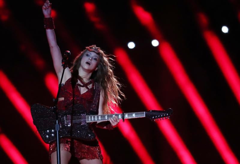 Jennifer López y Shakira han protagonizado el intermedio musical de la Super Bowl y han puesto a bailar al Hard Rock Stadium con un ritmo frenético y lleno de sensualidad.