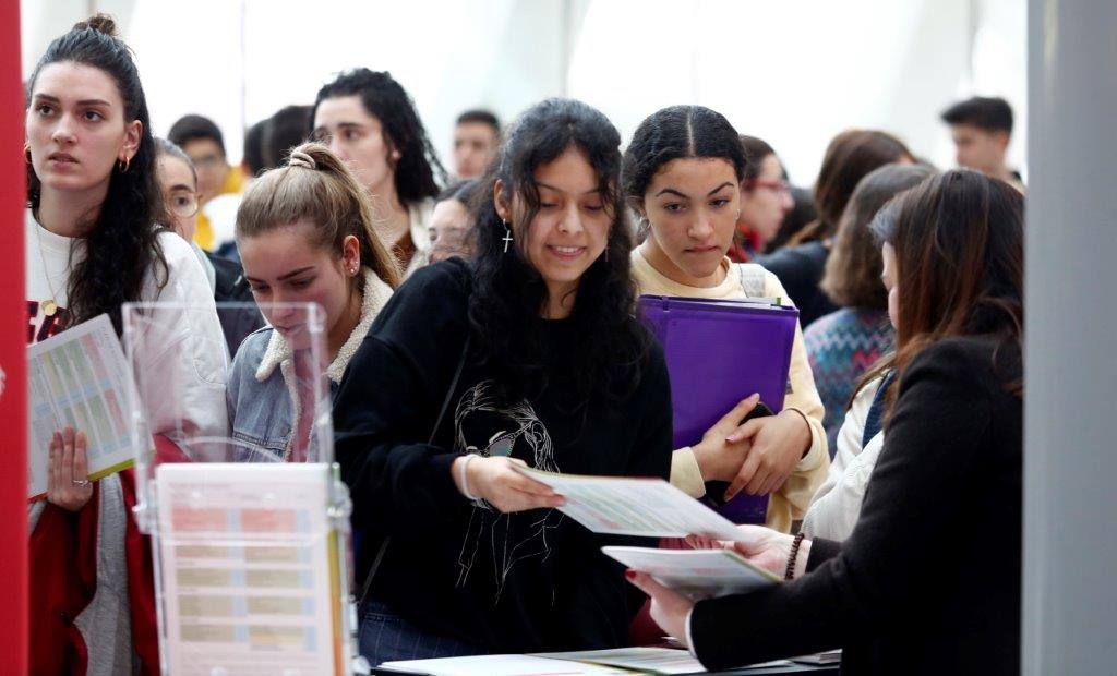 Más de 7.000 alumnos pasarán por los stands de la diferentes escuelas y facultades que la Universidad de Oviedo Palacio de Exposiciones y Congresos de la capital asturiana. La EBAU para la gran mayoría tendrá lugar los días 3, 4 y 5 de junio.