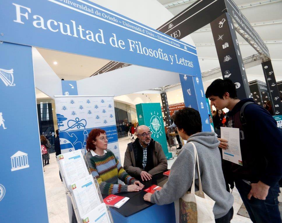 Más de 7.000 alumnos pasarán por los stands de la diferentes escuelas y facultades que la Universidad de Oviedo Palacio de Exposiciones y Congresos de la capital asturiana. La EBAU para la gran mayoría tendrá lugar los días 3, 4 y 5 de junio.