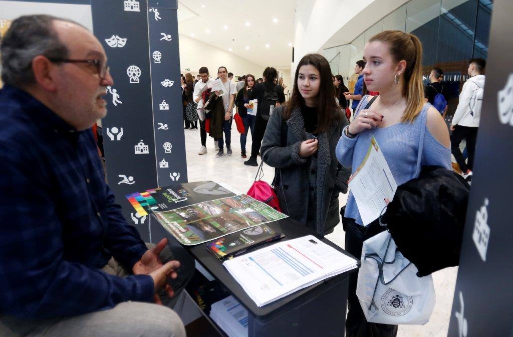 Más de 7.000 alumnos pasarán por los stands de la diferentes escuelas y facultades que la Universidad de Oviedo Palacio de Exposiciones y Congresos de la capital asturiana. La EBAU para la gran mayoría tendrá lugar los días 3, 4 y 5 de junio.