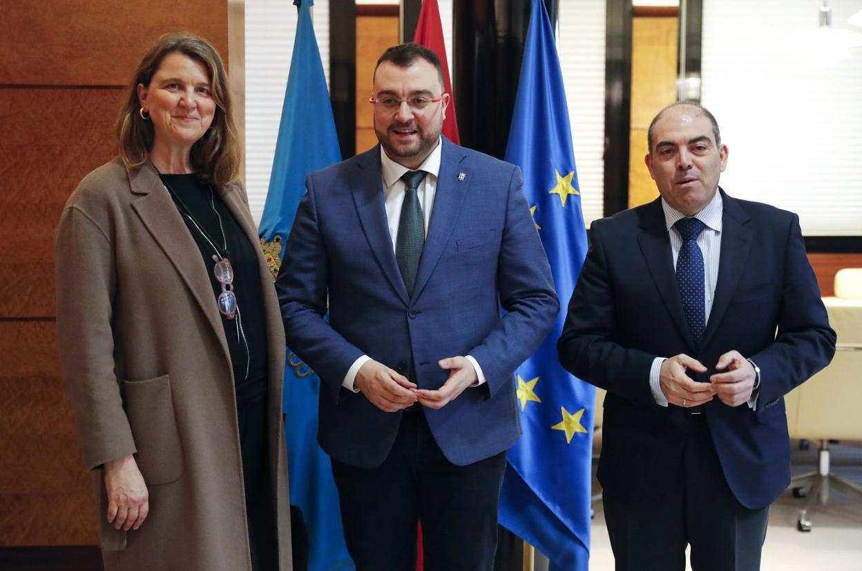 Patricia Oreña, Adrián Barbón y Lorenzo Amor . 