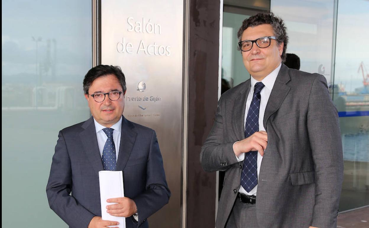 Laureano Lourido y José Luis Barettino, en una jornadas en El Musel.