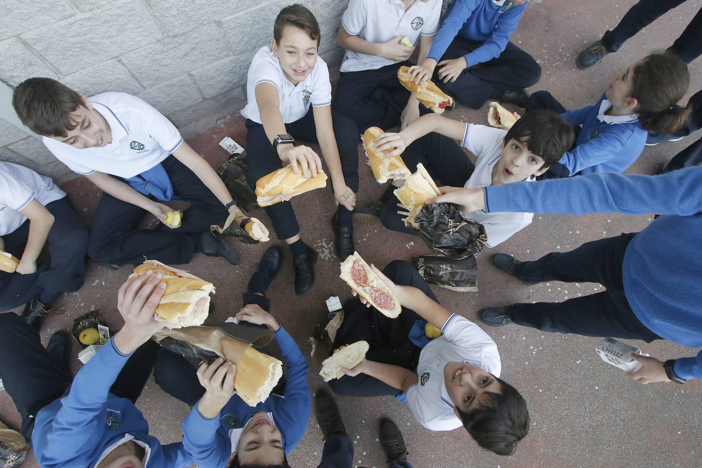 El colegio gijonés celebra el Día del Bocata con múltiples actividades.