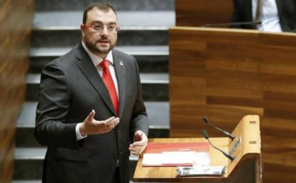 Barbón, a Mallada: «Aspira a poner el traje de líder del PP con ayuda de Génova»