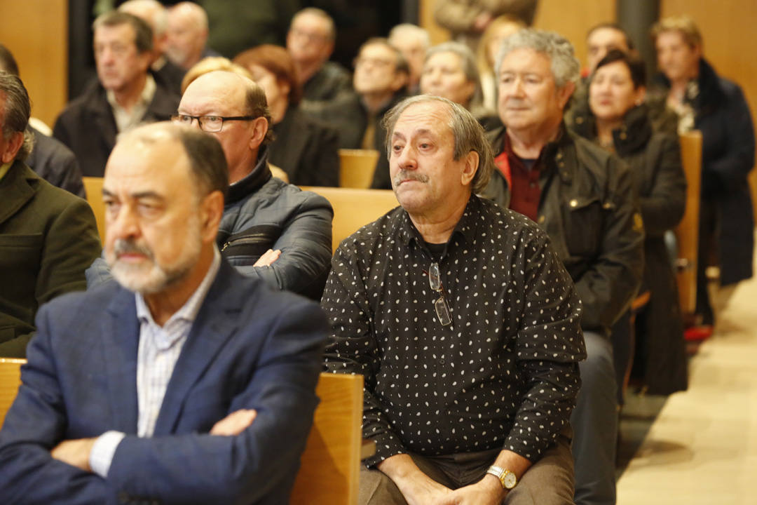 El autor de 'Pescadores', que falleció el pasado 4 de febrero, fue despedido por familiares y amigos al ritmo del tema que él mismo creó.