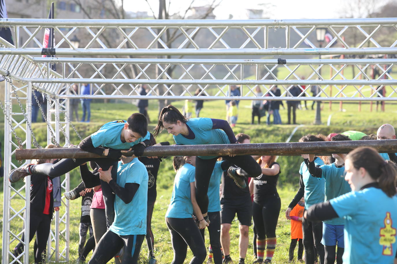La carrera de Jóvenes Farinatos, reservada para corredores de 13 a 17 años y que cubrieron una distancia de tres kilómetros, dieron protagonismo a las familias. La prueba reina será este domingo.