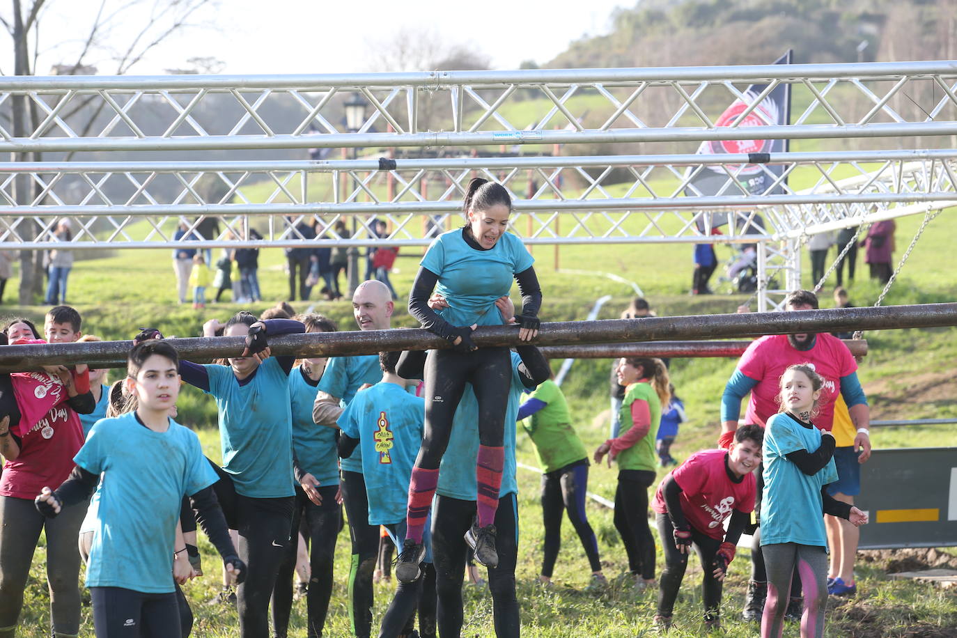 La carrera de Jóvenes Farinatos, reservada para corredores de 13 a 17 años y que cubrieron una distancia de tres kilómetros, dieron protagonismo a las familias. La prueba reina será este domingo.