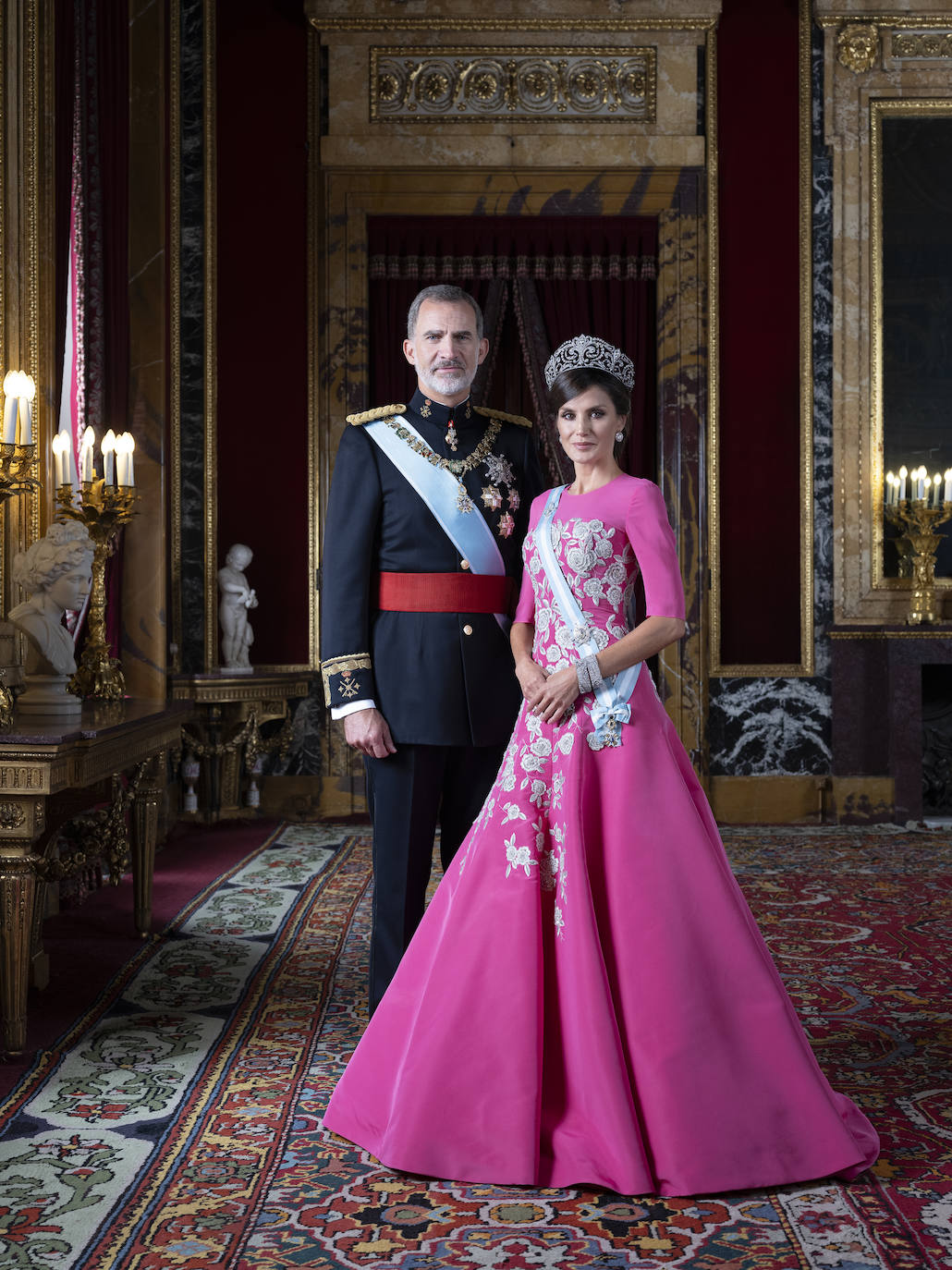 La fotógrafa Estela de Castro firma los nuevos retratos oficiales de Sus Majestades los Reyes y Sus Altezas Reales la Princesa de Asturias y la Infanta Doña Sofía