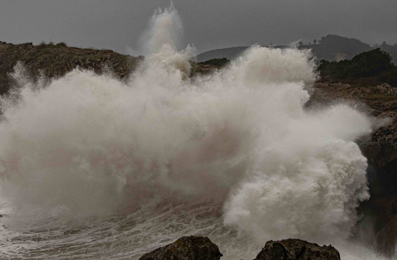 Fotos: Las imágenes que deja el fuerte oleaje en Asturias