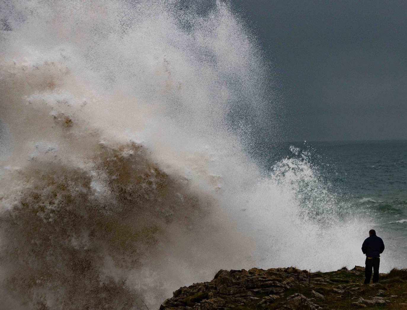 Fotos: Las imágenes que deja el fuerte oleaje en Asturias